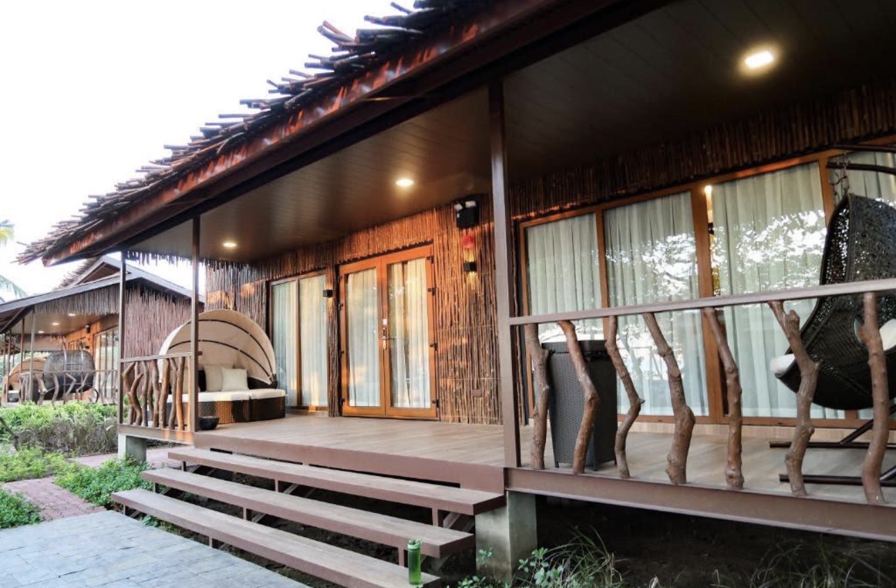 PRIVATE VILLA: 10-12 Pax