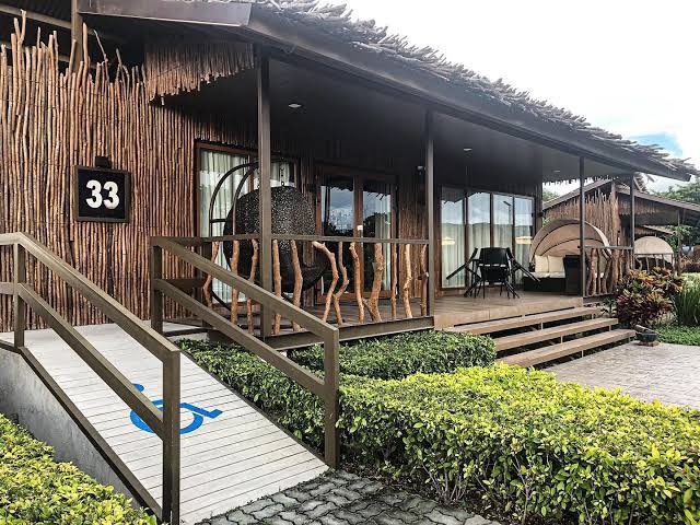 COVE VILLA: 20-25 Pax