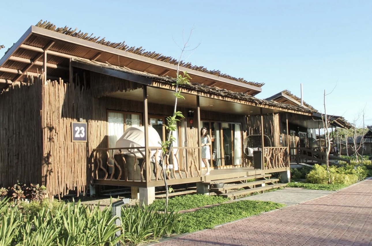 PREMIER VILLA:  15-16