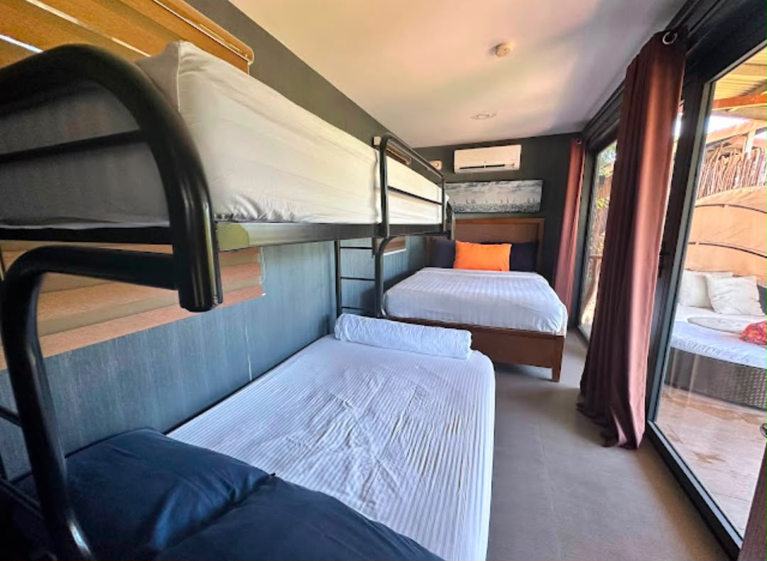 COVE VILLA: 20-25 Pax