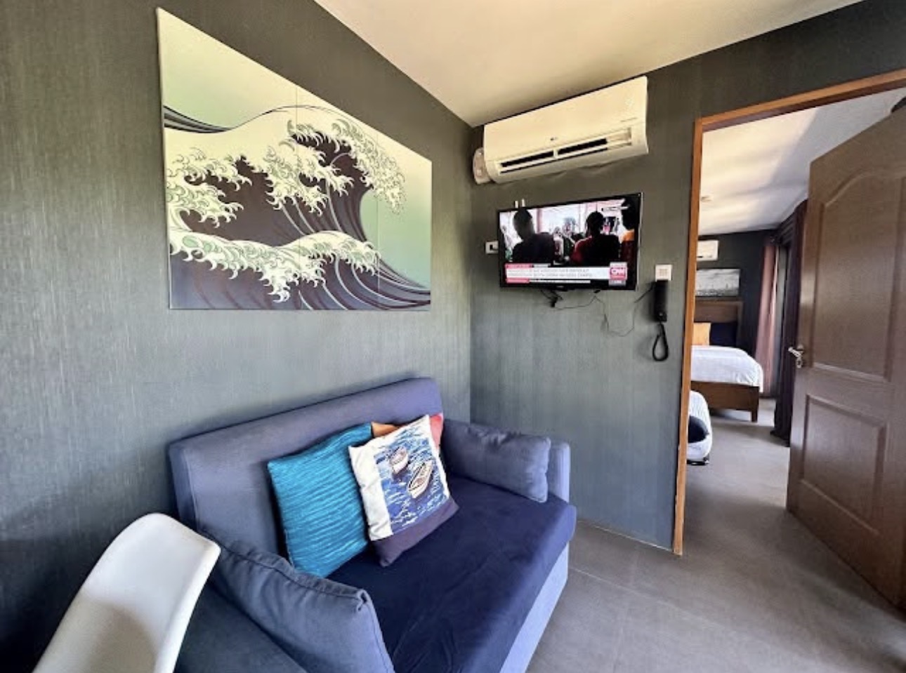 PRIVATE VILLA: 10-12 Pax