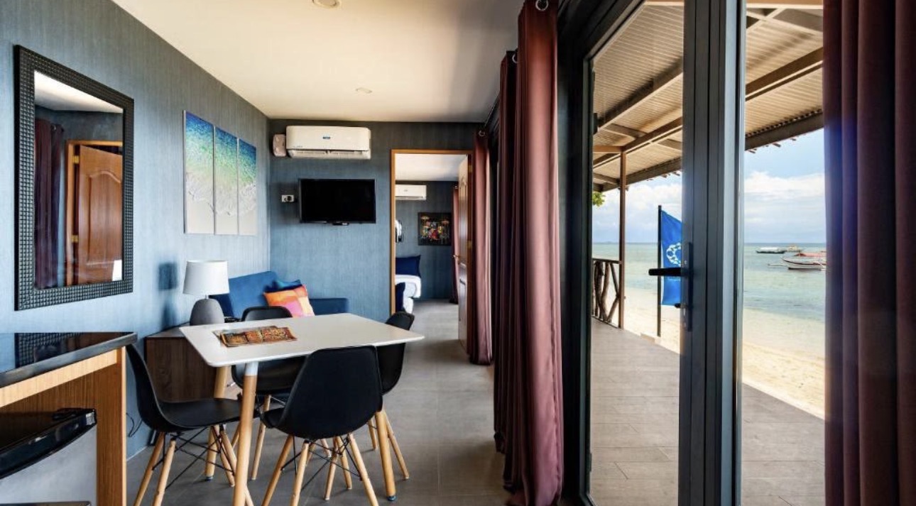 BEACH VILLA: 8-9 Pax