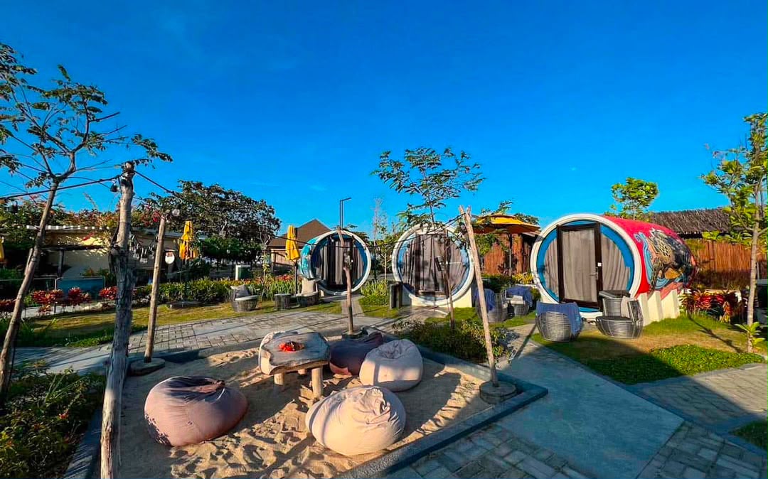 Crusoe Cabins Resort Beach